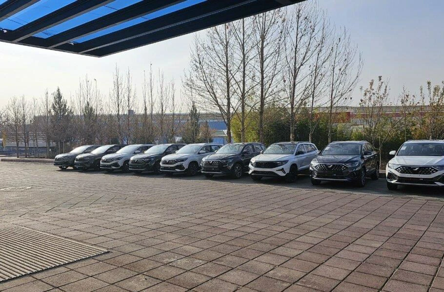 ثبت سفارش واردات خودرو همچنان معلق است | صحت بخش