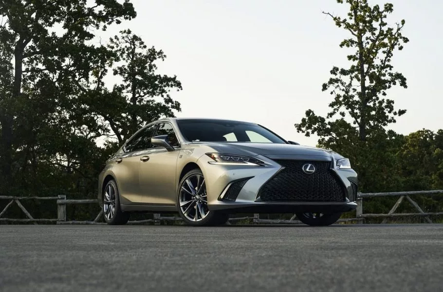 بازگشت برند لوکس ژاپنی به ایران با لکسوس ES200 | صحت بخش