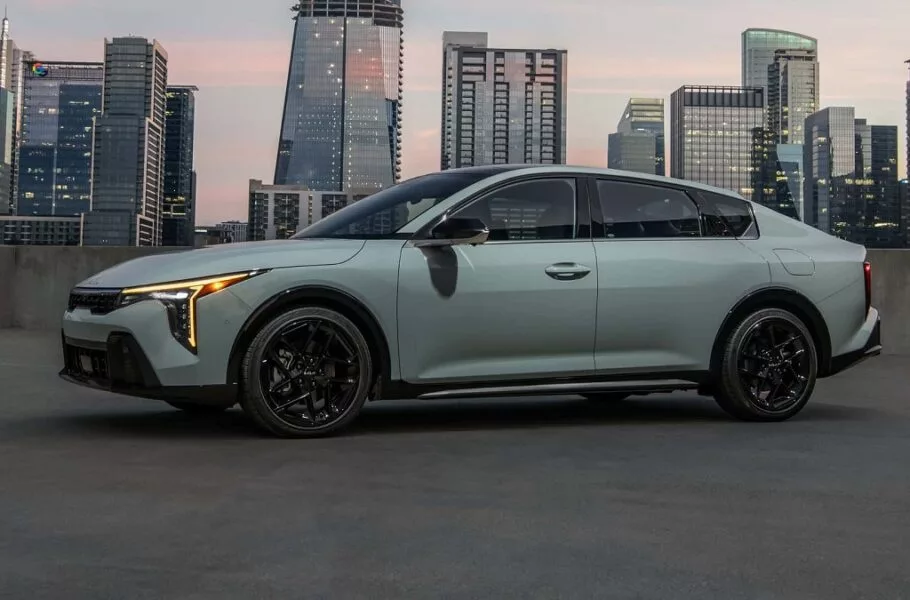 نگاهی به کیا K4 مدل 2025 آرام، ایمن و مناسب | صحت بخش