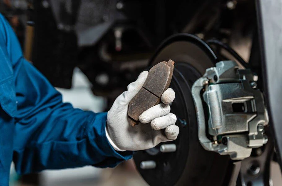 چگونه لنت ترمز خودروی خود را تعویض کنیم؟ | صحت بخش