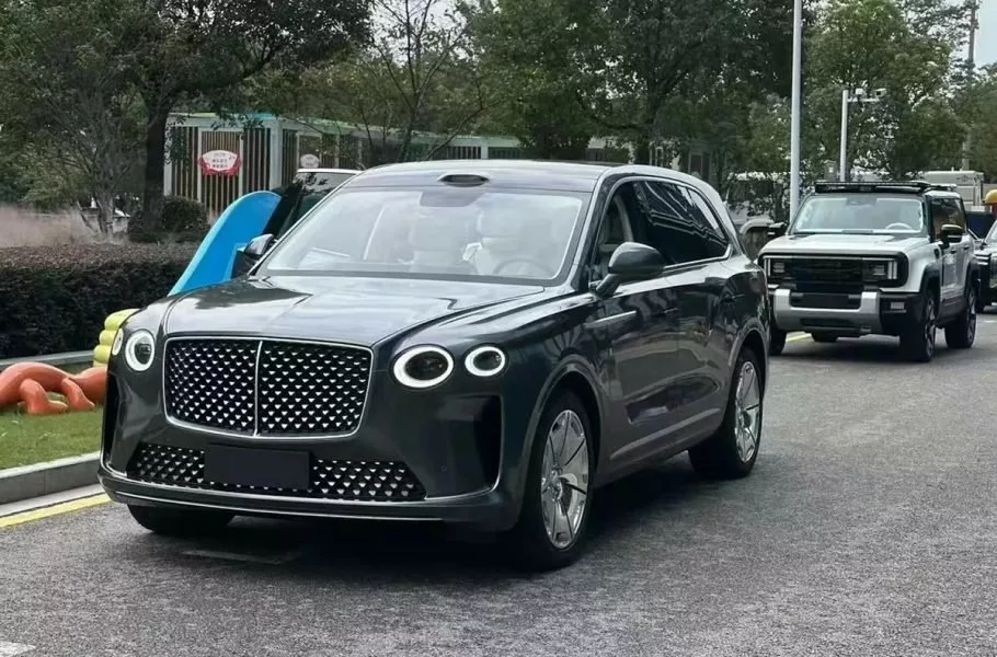 شرکت چینی کپی‌کننده بوگاتی و رولزرویس مدلی مشابه بنتلی بنتایگا معرفی کرد