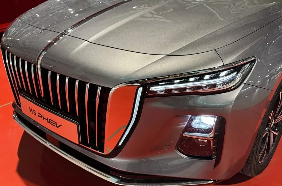 هونگچی H5 با دو پیشرانه بنزینی و هیبریدی در نمایشگاه خودرو اصفهان حضور یافت