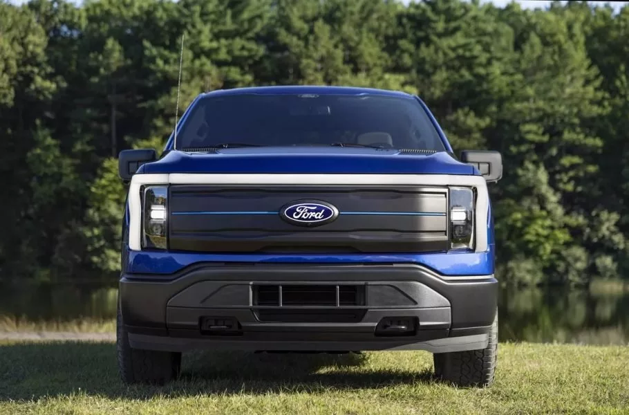 فورد احتمالاً پیکاپ برقی F-150 لایتنینگ را از رده خارج می‌کند