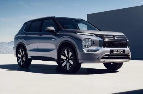 میتسوبیشی اوتلندر پلاگین هیبریدی با باتری بزرگ‌تر اوایل سال 2026 عرضه می‌شود