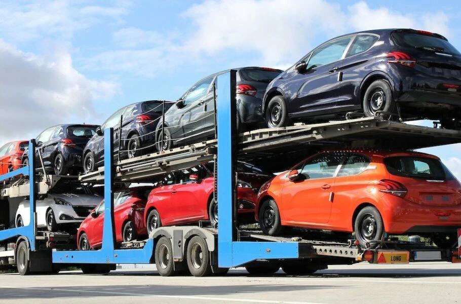 مراقب نسخه‌های مشابه کوروش کمپانی بازار خودرو باشید! | صحت بخش